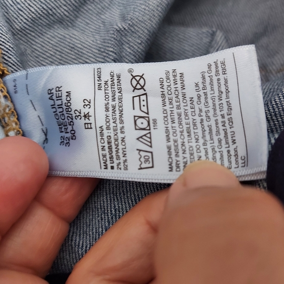 Gap Maternity Full panel crop flare light wash jeans size 32R - Picture 4 of 5